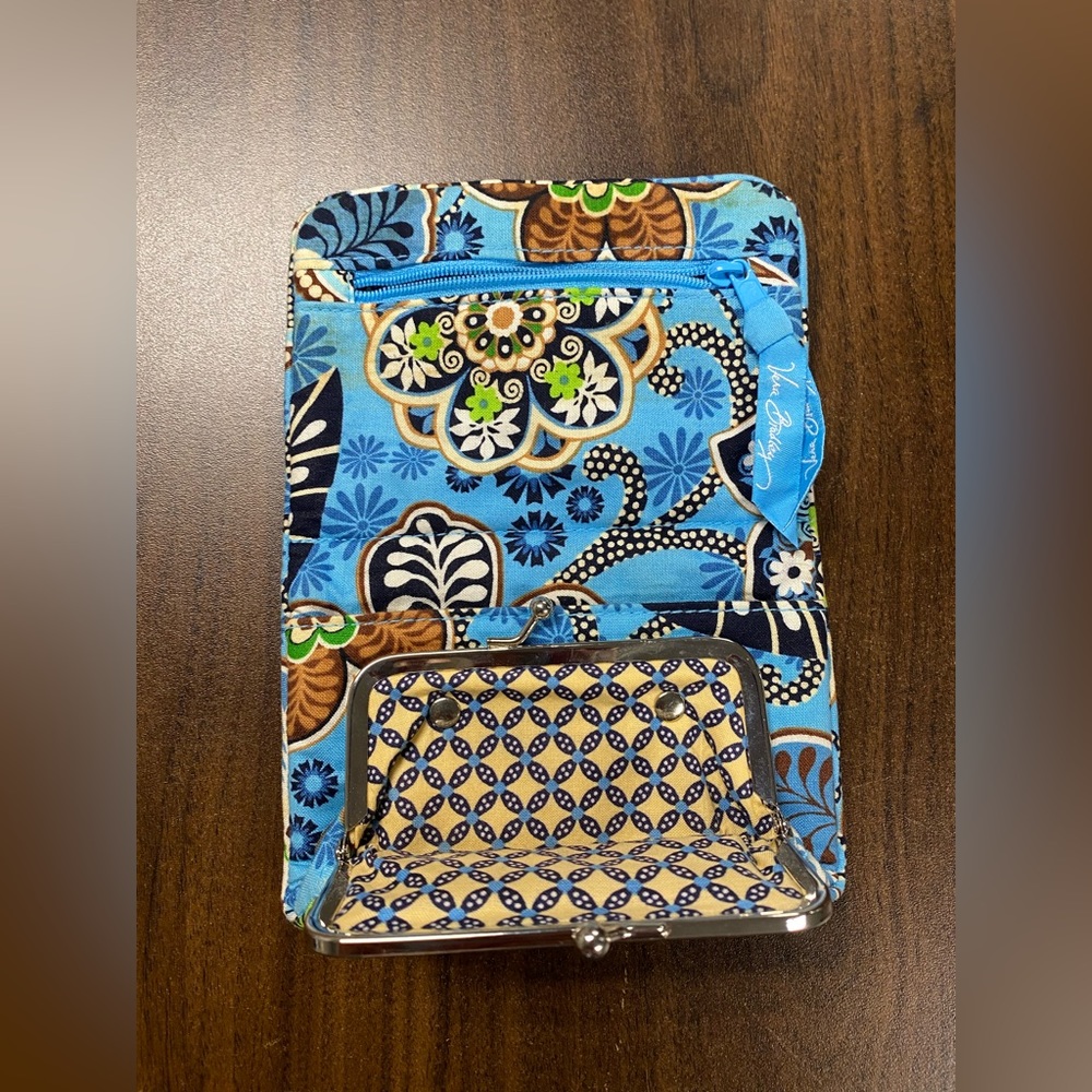 Vera Bradley wallet - Picture 2 of 7